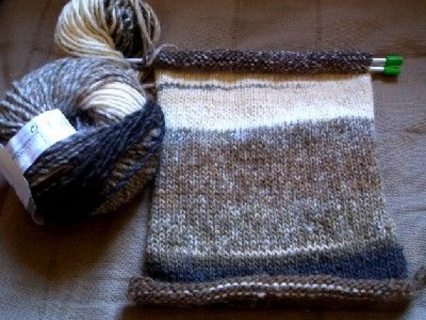 tricoter une echarpe rayee