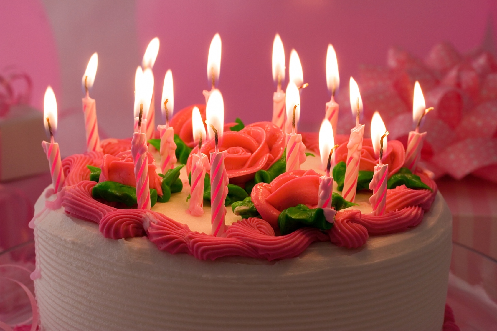 http://www.gralon.net/cartes-virtuelles/cartes/anniversaire/gateau-anniversaire.jpg