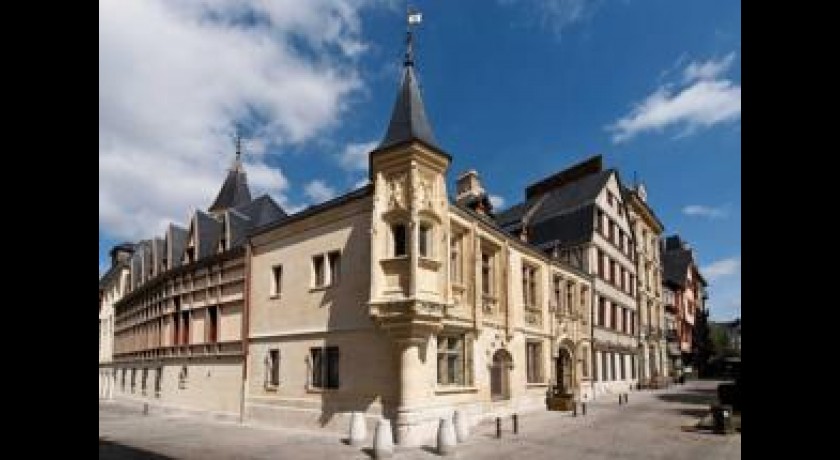Hotel De Bourgtheroulde  Rouen