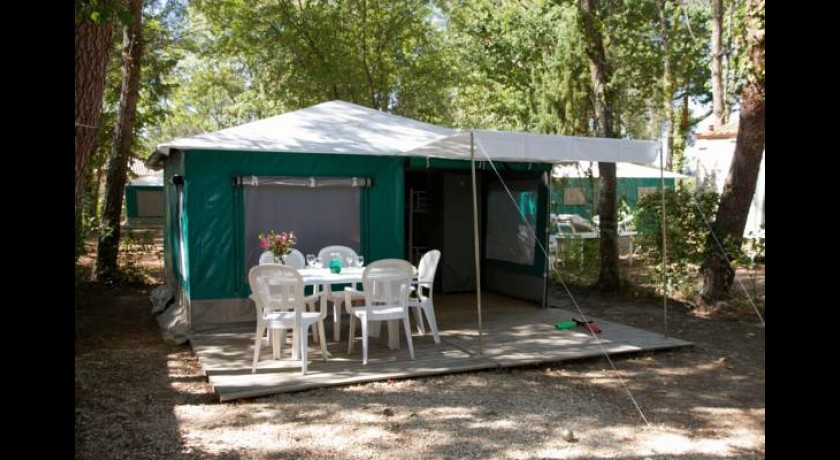 Camping Le Pressoir  Petit-palais-et-cornemps