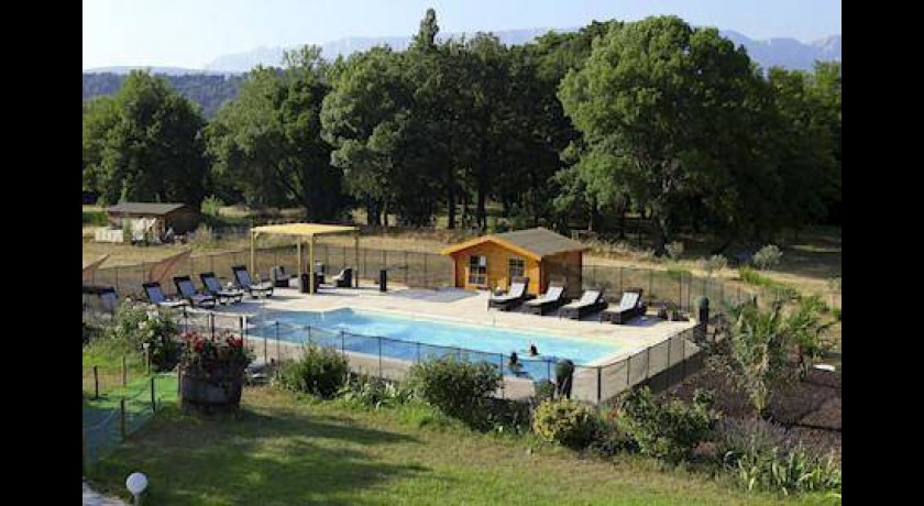 Hotel Déjeunez Sous L'arbre  Rousset