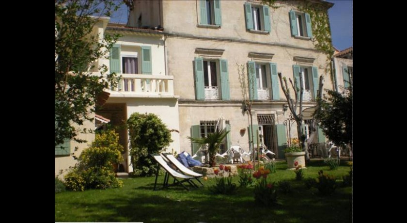 Hôtel Au Saint-roch - Hôtel Et Jardin  Avignon