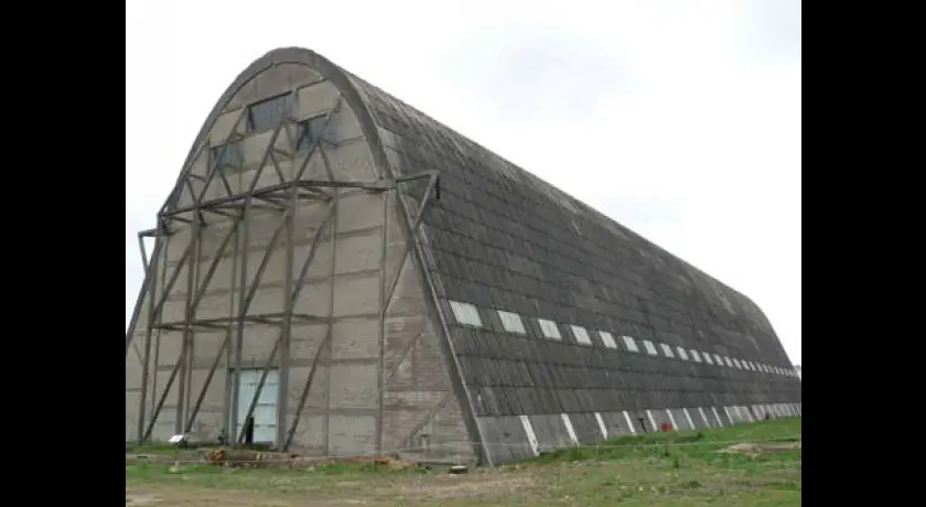 Hangar aéronautique à dirigeables à Ecausseville, dans la Manche (50)