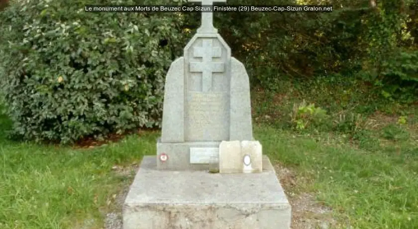 Le monument aux Morts de Beuzec Cap Sizun, Finistère (29)