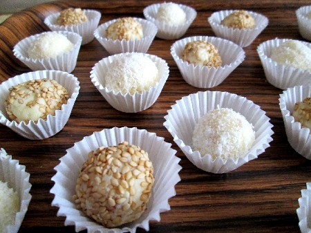 Truffes au chocolat blanc, gaufrettes et coco façon Raffaello