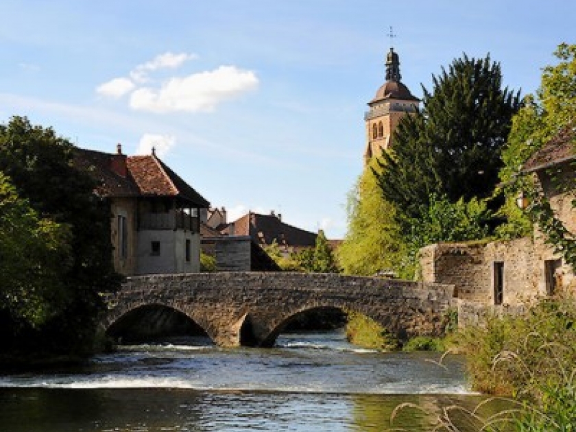 Arbois : un village de charme en Franche-Comté Bourgogne Arbois : un village de charme en Franche-Comté Bourgogne