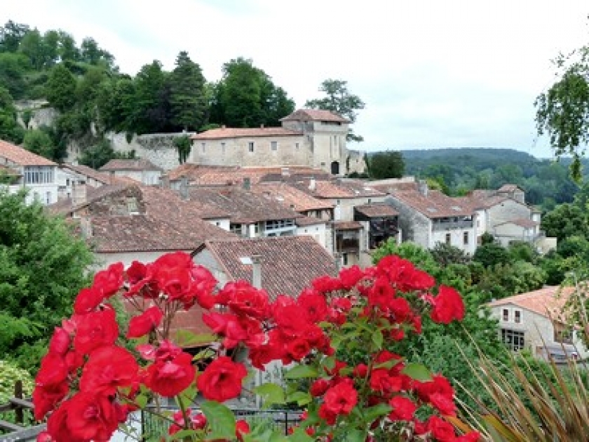 Aubeterre-sur-Dronne : un village plein de charme en Charente Aubeterre-sur-Dronne : un village plein de charme en Charente