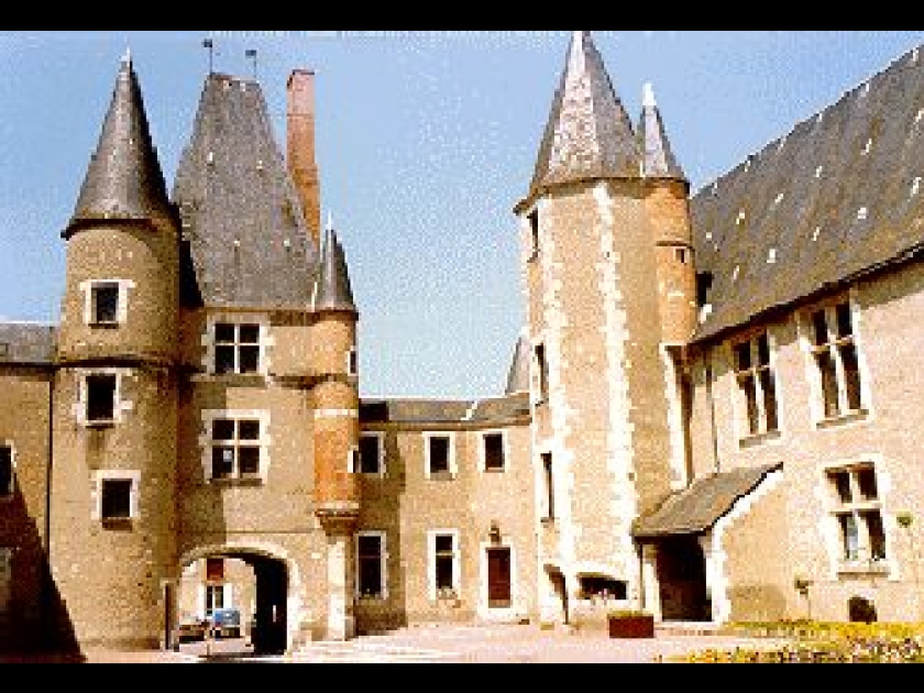 Aubigny-sur-Nère : la cité des Stuarts Aubigny-sur-Nère : la cité des Stuarts