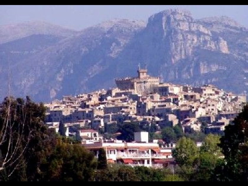 Cagnes-sur-Mer : un village médiéval sur la Côte d'Azur Cagnes-sur-Mer : un village médiéval sur la Côte d'Azur