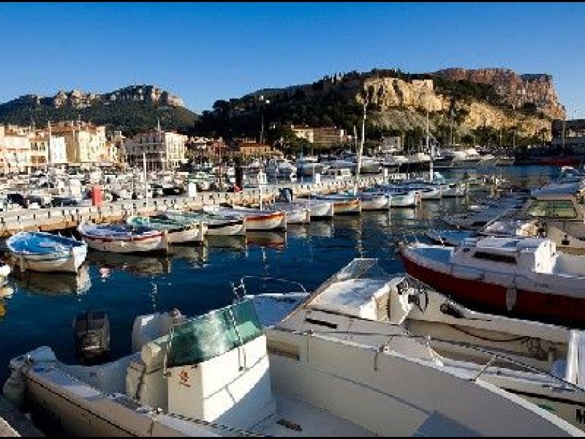 Cassis : un charmant port de Provence Cassis : un charmant port de Provence