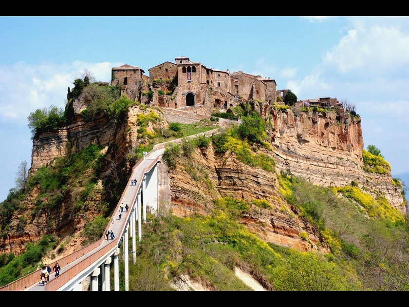 Civita di Bagnoregio : un village musée en Italie Civita di Bagnoregio : un village musée en Italie