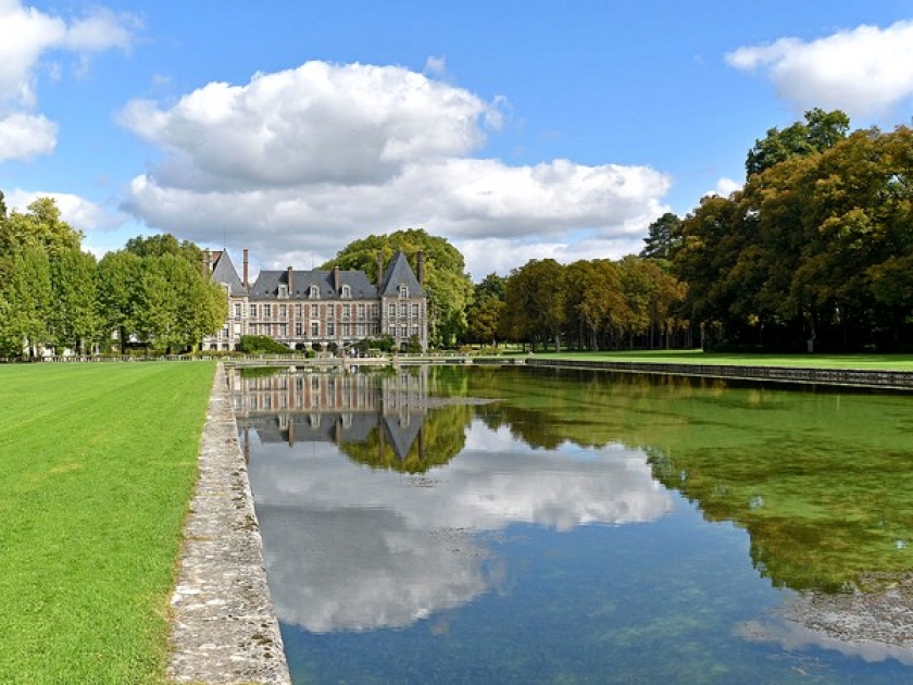 Courances : un village au magnifique château Courances : un village au magnifique château