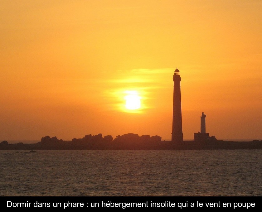 Dormir dans un phare : un hébergement insolite qui a le vent en poupe