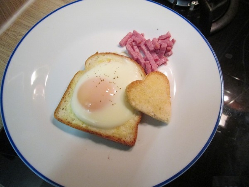 Egg in a hole : une recette spécial Saint-Valentin Egg in a hole : une recette spécial Saint-Valentin