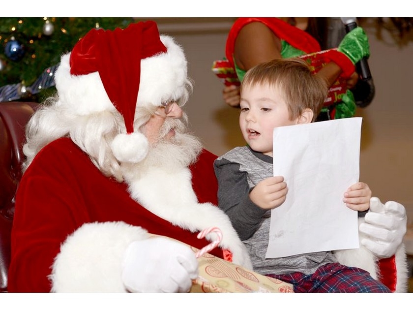 Enfants : faut-il leur faire croire au Père Noël ? Enfants : faut-il leur faire croire au Père Noël ?