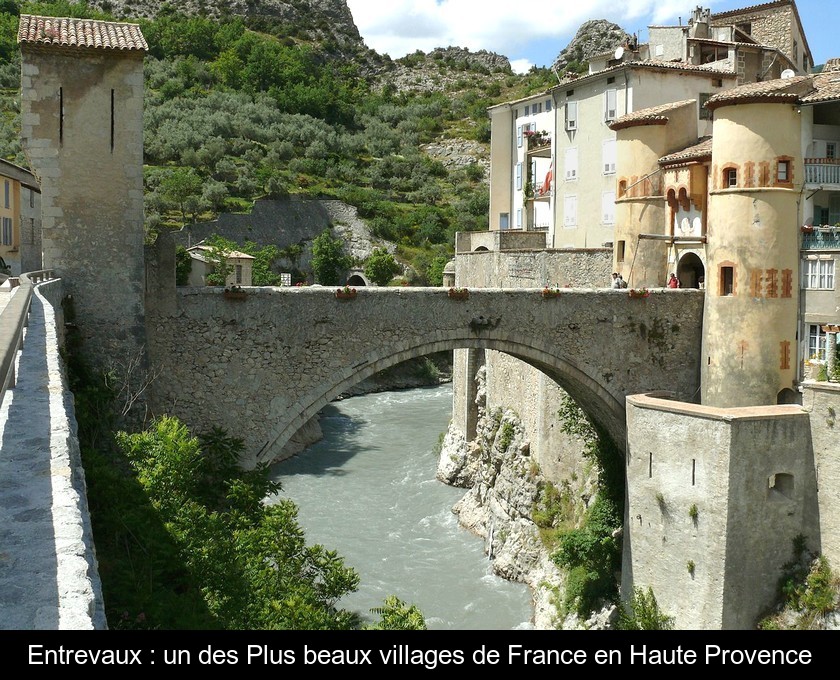 Entrevaux : un beau village de Haute Provence Entrevaux : un beau village de Haute Provence