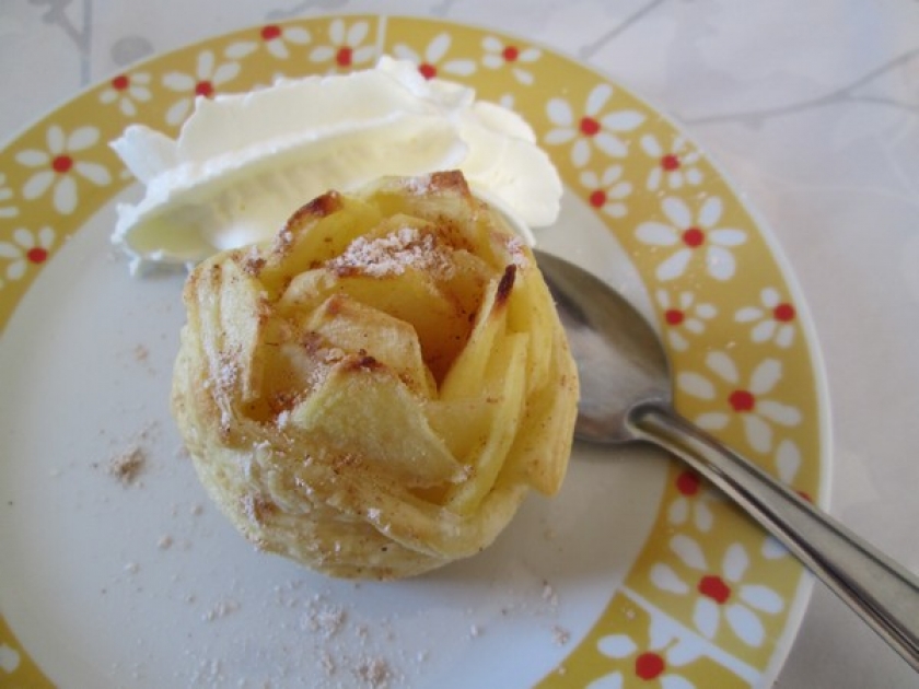 Faire des roses feuilletées aux pommes : la recette pas à pas Faire des roses feuilletées aux pommes : la recette pas à pas