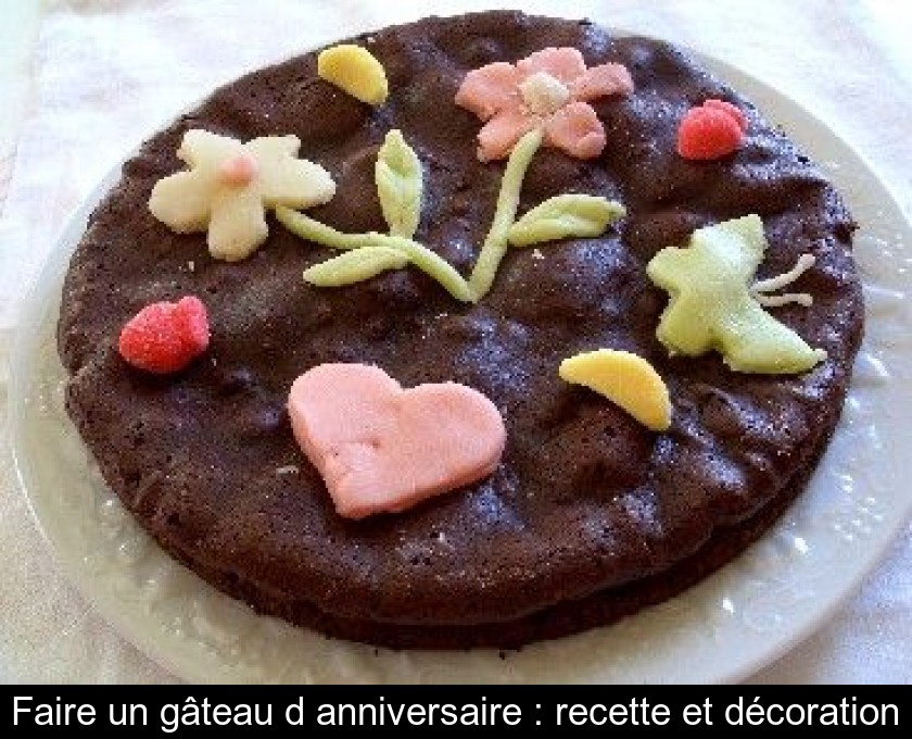 Gâteau d'anniversaire décoré