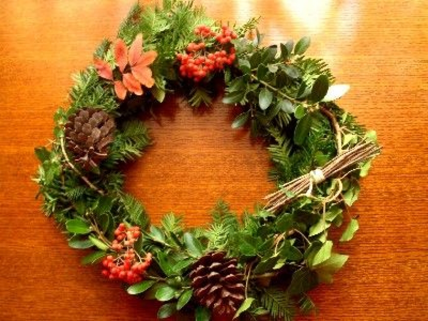 Faire une couronne de Noël : mode d'emploi Faire une couronne de Noël : mode d'emploi