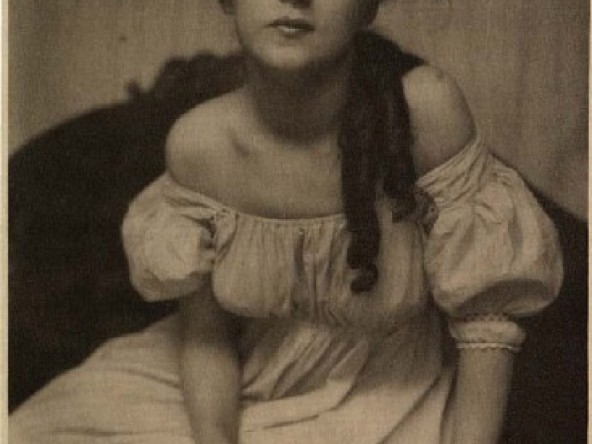 Femmes, muses et modèles : une rencontre entre sculpture et photographie Femmes, muses et modèles : une rencontre entre sculpture et photographie