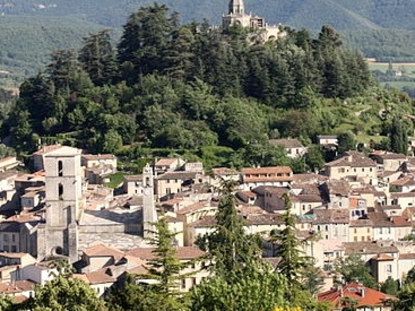 Forcalquier : une ville authentique en Haute Provence Forcalquier : une ville authentique en Haute Provence