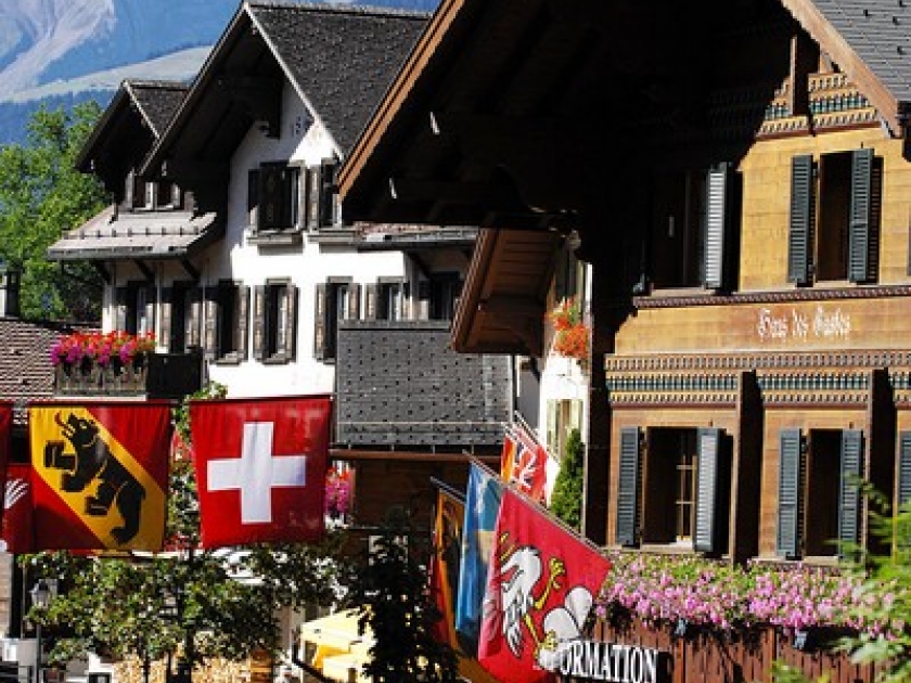Gstaad : une station huppée des Alpes suisses Gstaad : une station huppée des Alpes suisses