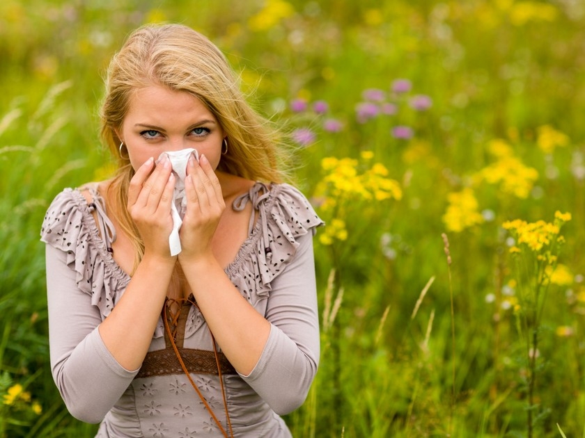 Huiles essentielles : 3 remèdes contre les allergies saisonnières Huiles essentielles : 3 remèdes contre les allergies saisonnières