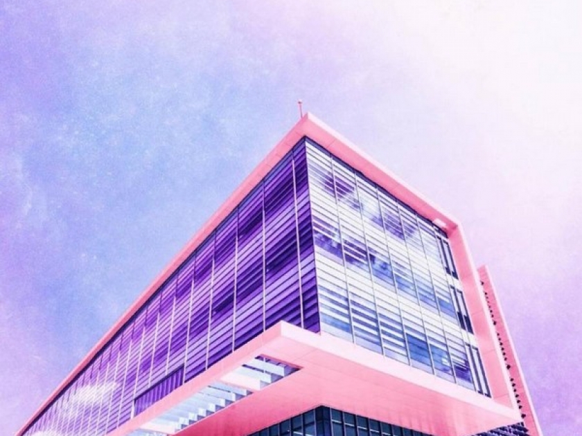 Karel nous fait voir la ville en rose Karel nous fait voir la ville en rose