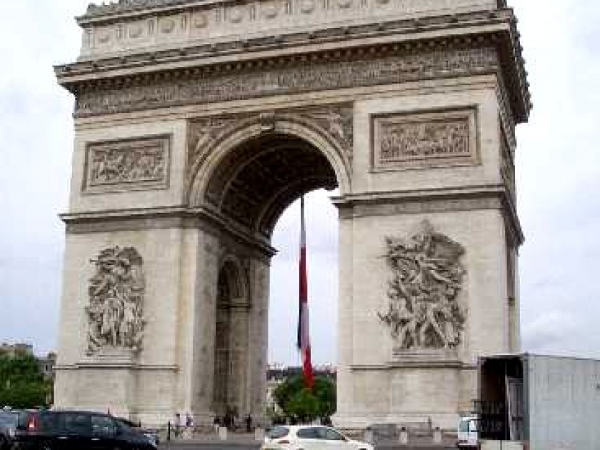 L'Arc de Triomphe : un lieu chargé d'histoire L'Arc de Triomphe : un lieu chargé d'histoire
