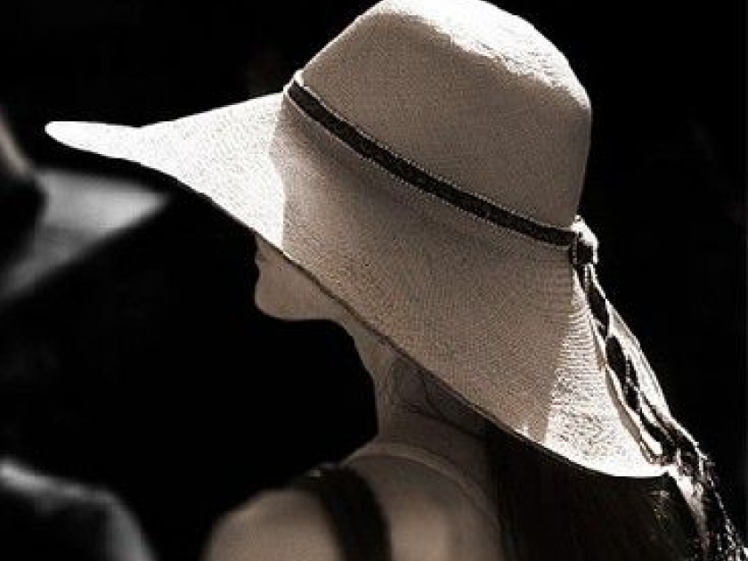 La capeline : le chapeau féminin par excellence La capeline : le chapeau féminin par excellence