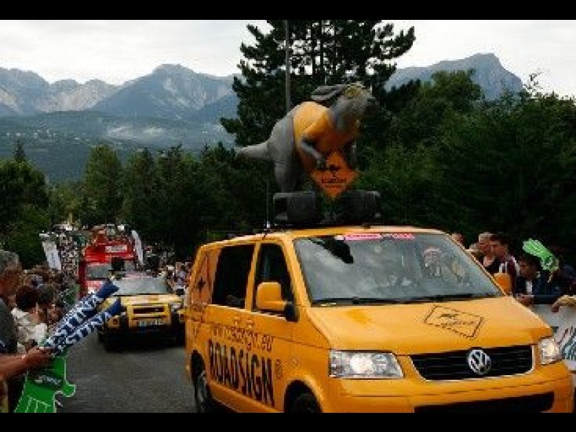 La caravane du Tour : le grand défilé des marques La caravane du Tour : le grand défilé des marques