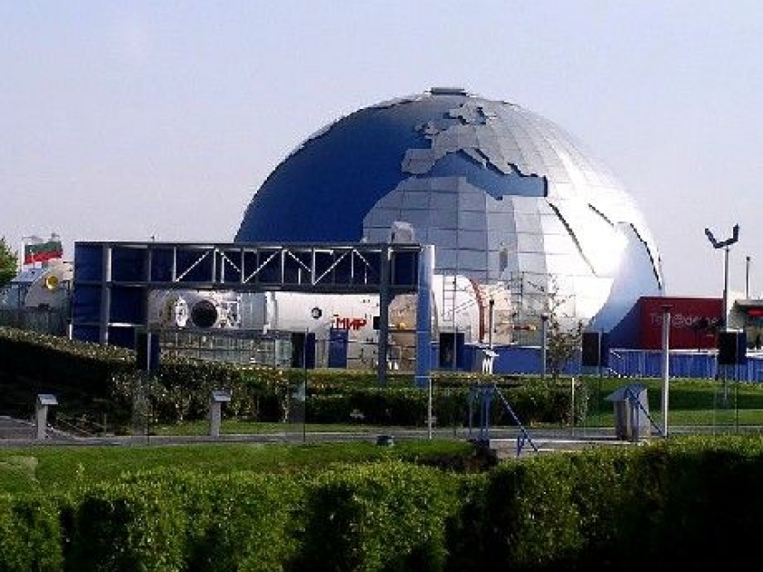 La Cité de l'espace : un lieu d'exploration du cosmos La Cité de l'espace : un lieu d'exploration du cosmos