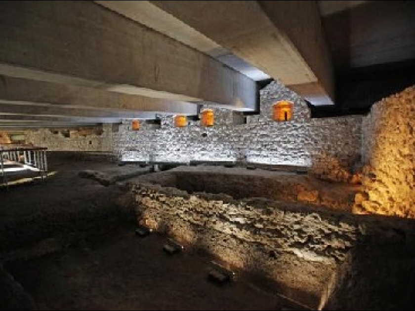 La crypte archéologique de Nice : des trésors insoupçonnés La crypte archéologique de Nice : des trésors insoupçonnés