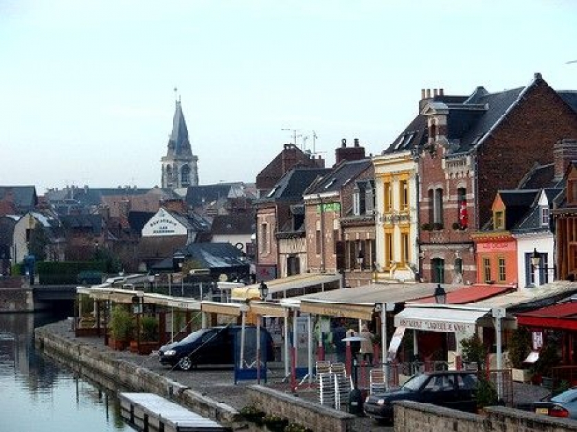 La Fête au bord de l'eau : une joyeuse fête médiévale à Amiens La Fête au bord de l'eau : une joyeuse fête médiévale à Amiens