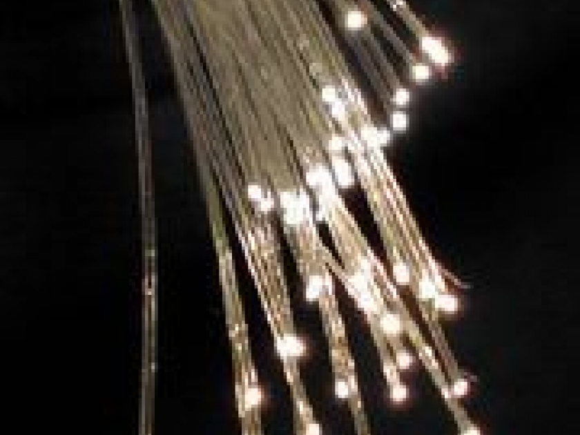 La fibre optique, le fil de verre de la toile mondiale La fibre optique, le fil de verre de la toile mondiale