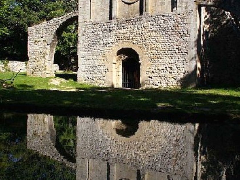 La Garde-Adhémar : un village pittoresque dans la Drôme La Garde-Adhémar : un village pittoresque dans la Drôme