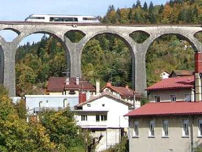 La Ligne des Hirondelles : un train touristique dans le Jura La Ligne des Hirondelles : un train touristique dans le Jura
