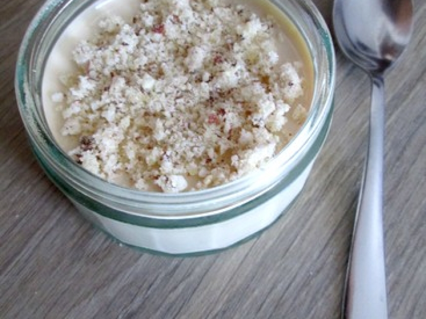 La panna cotta au caramel et son pralin maison : une recette gourmande La panna cotta au caramel et son pralin maison : une recette gourmande