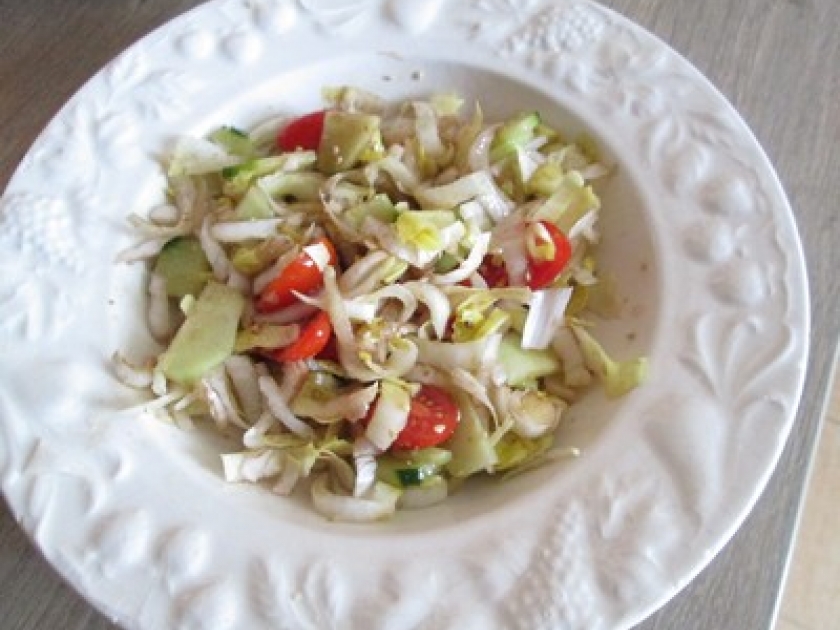 La salade d'hiver aux endives et autres crudités : une recette facile La salade d'hiver aux endives et autres crudités : une recette facile