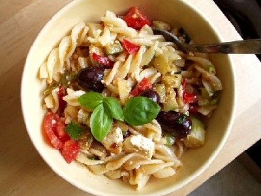 La salade de pâtes à la grecque : une recette facile La salade de pâtes à la grecque : une recette facile