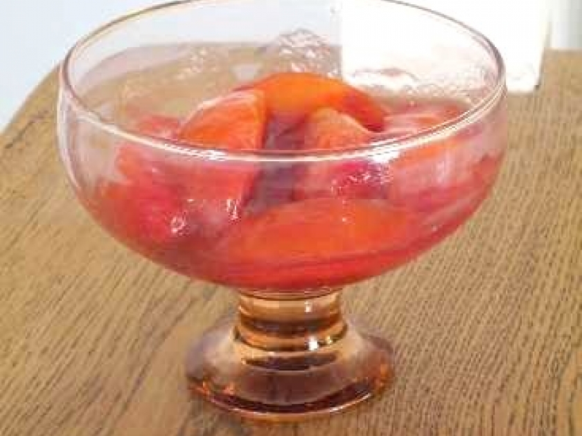 La salade de pêches en gelée d'hibiscus : une recette légère La salade de pêches en gelée d'hibiscus : une recette légère