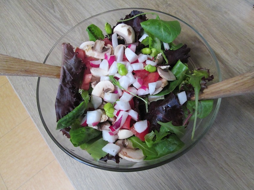La salade printanière aux radis : une recette facile La salade printanière aux radis : une recette facile