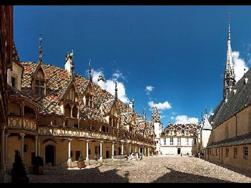 La vente des vins des Hospices de Beaune : une tradition depuis 1859 La vente des vins des Hospices de Beaune : une tradition depuis 1859