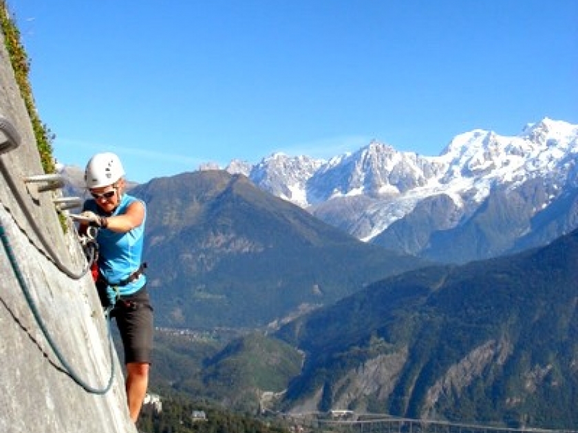 La via ferrata de Curalla : une aventure unique au Pays du Mont-Blanc La via ferrata de Curalla : une aventure unique au Pays du Mont-Blanc