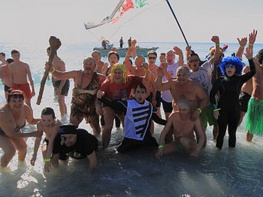 Le Bain de Carnaval : une tradition rafraîchissante à Nice Le Bain de Carnaval : une tradition rafraîchissante à Nice
