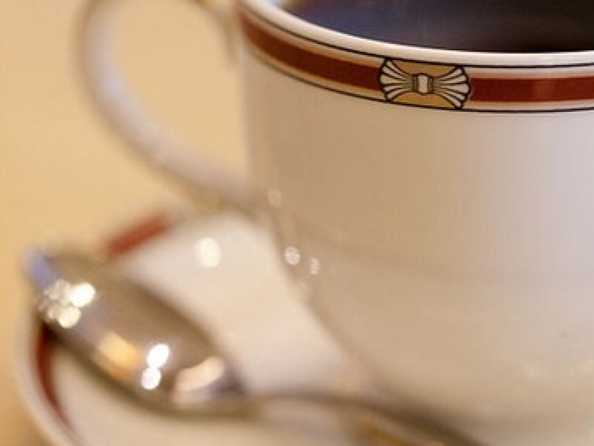Le café suspendu : un geste de solidarité simple et concret Le café suspendu : un geste de solidarité simple et concret