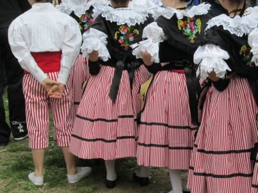Le costume niçois : origines et traditions Le costume niçois : origines et traditions
