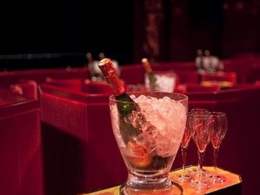 Le Crazy Horse fête ses 60 ans Le Crazy Horse fête ses 60 ans
