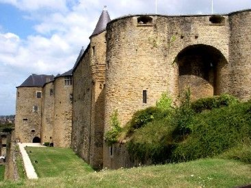 Le Festival médiéval de Sedan : un week-end pour vivre le Moyen Age Le Festival médiéval de Sedan : un week-end pour vivre le Moyen Age