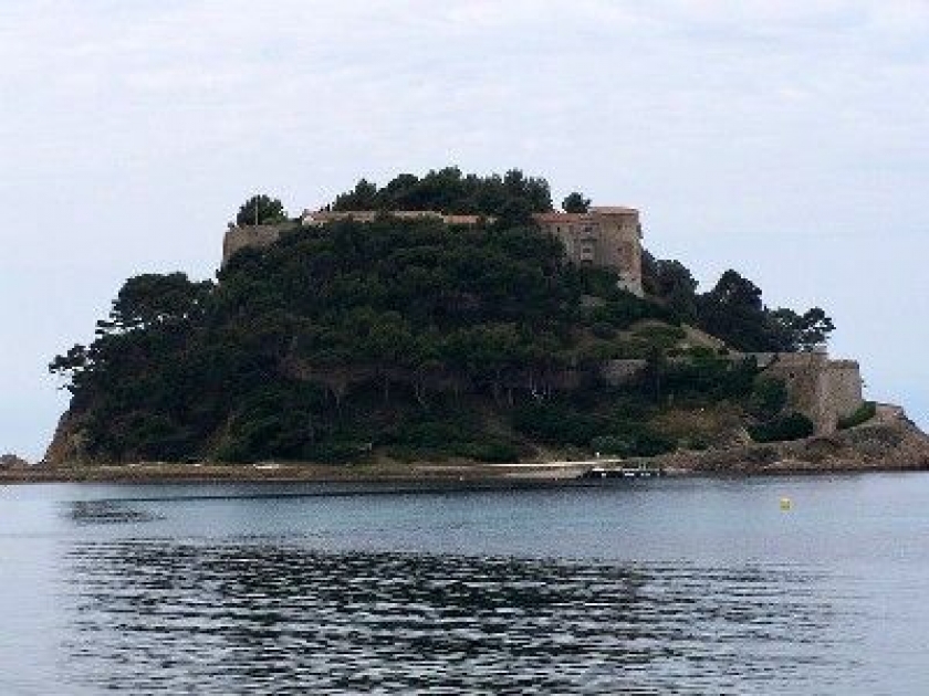 Le fort de Brégançon : une villégiature présidentielle Le fort de Brégançon : une villégiature présidentielle